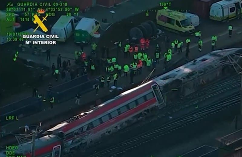 Hasta el momento van 40 muertos tras impresionante choque de trenes en España imagen de la publicación