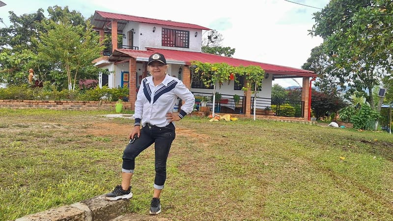 Volver a cosechar el café: la vida campesina de Marien renace en Oiba imagen de la publicación