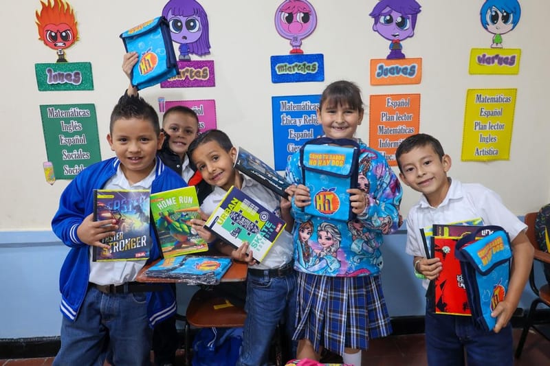 Kits escolares para los más pequeños de las veredas más apartadas de Floridablanca imagen de la publicación