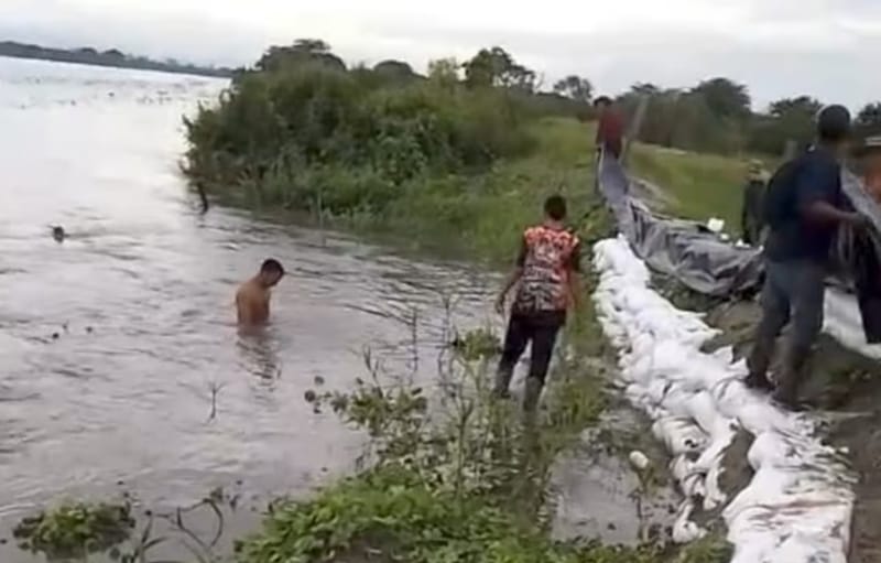 Habitantes del corregimiento de Vijagual, en Puerto Wilches, quieren detener el río con sus propias manos imagen de la publicación