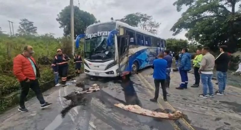 Accidente de un bus en Moniquirá Dejò 3 muertos y 10 heridos imagen de la publicación