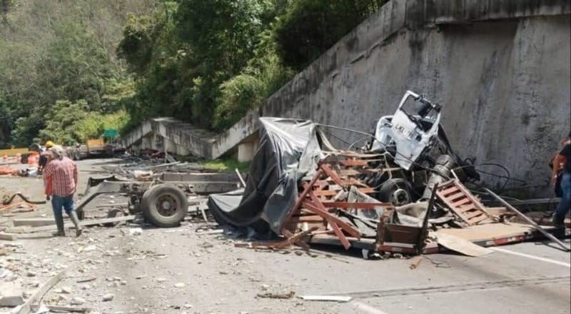Cierre total en vía Cajamarca – Ibague por siniestro en túnel los azulejos imagen de la publicación