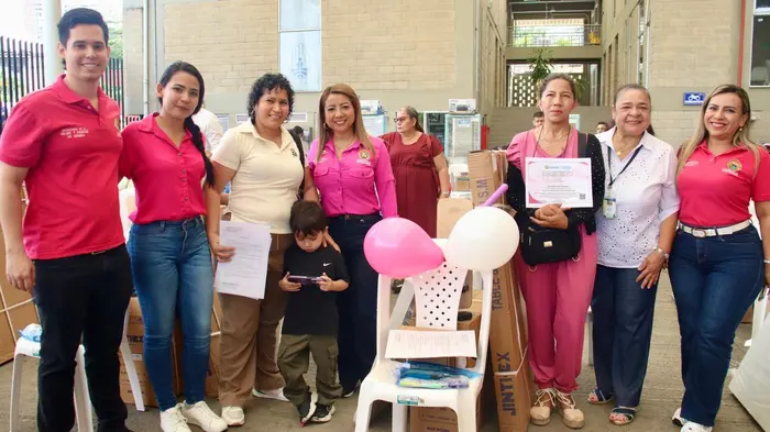 59 emprendedoras Reciben Unidades Productivas en Santander imagen de la publicación