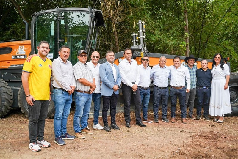 Gobernador enciende los motores de la maquinaria amarilla en Santander imagen de la publicación