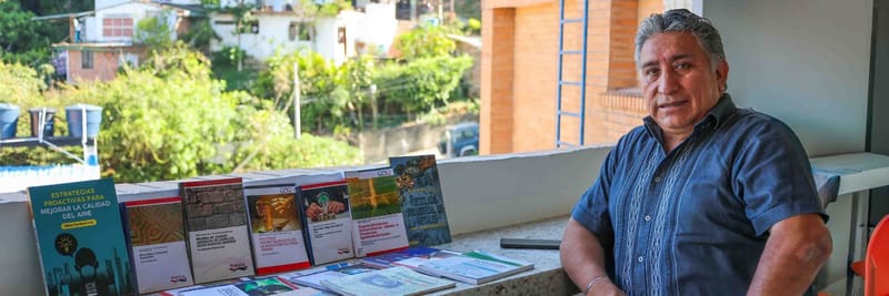 Profesor UDES presenta su gran obra literaria imagen de la publicación