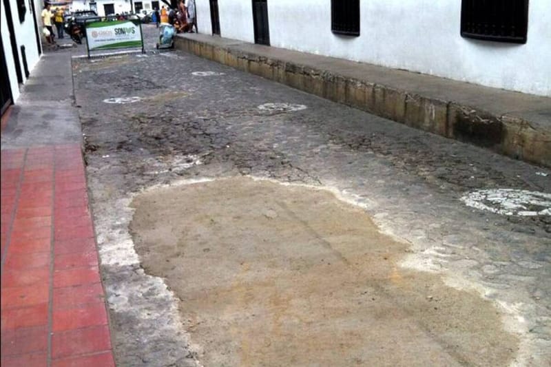 Alertan por deterioro del empedrado en el centro histórico de Girón imagen de la publicación
