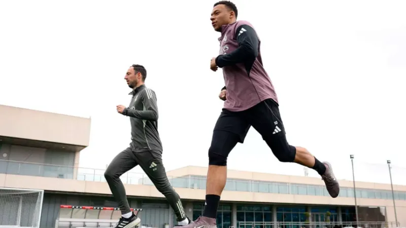 Mbappé se recupera y podría jugar con Francia ante Colombia en marzo imagen de la publicación