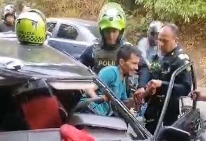 Indigente robó un carro y lo estrelló en Bucaramanga imagen de la publicación