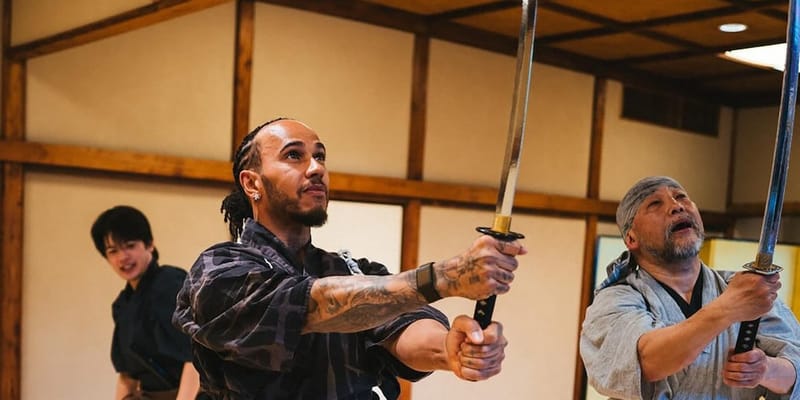 Lewis Hamilton vive un “cierre de ciclo” en Japón con una lección de samurái antes del Gran Premio imagen de la publicación