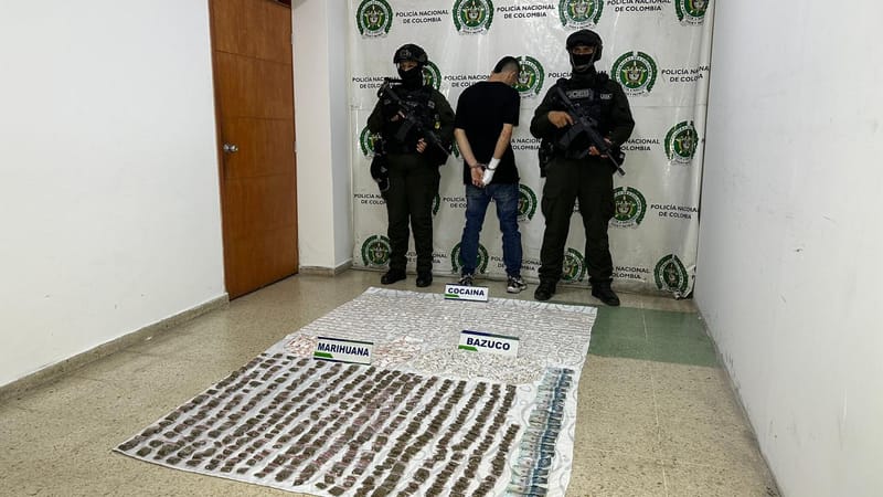 Cargado con tres kilos de drogas listo para venderlas al menudeo imagen de la publicación