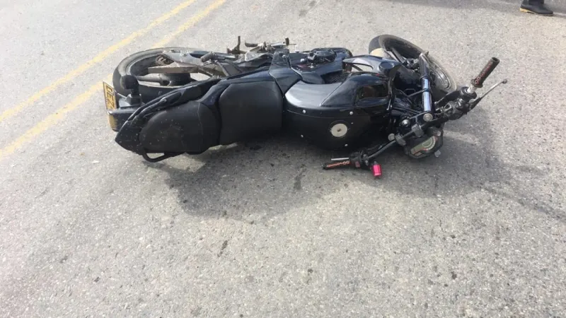 Fatal choque en la vía Bucaramanga–San Alberto deja un motociclista muerto imagen de la publicación