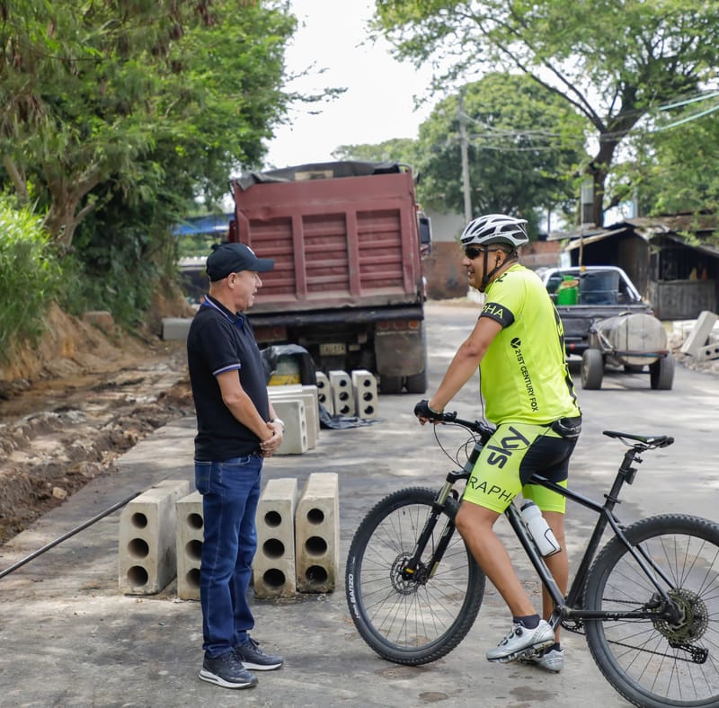 Alcalde de Piedecuesta supervisa obras de pavimentación imagen de la publicación
