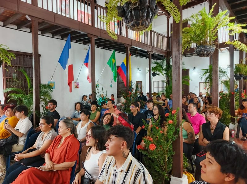 Exposición “L.C.E. Emergentes III: Rompiendo Paradigmas” imagen de la publicación