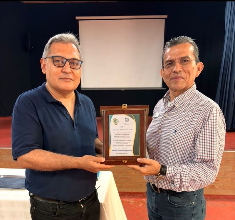 Reconocimiento por ejemplo y compromiso imagen de la publicación