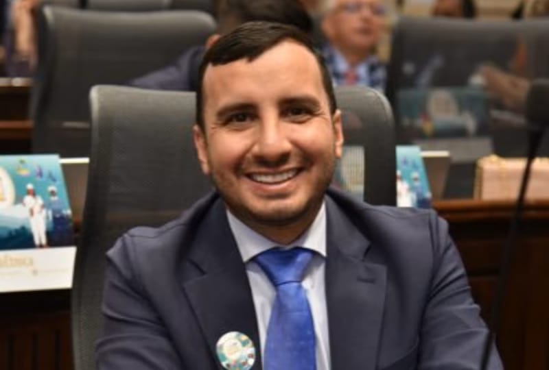 Este es el congresista azul al que castigaron duramente por anunciar apoyo a Iván Cepeda imagen de la publicación