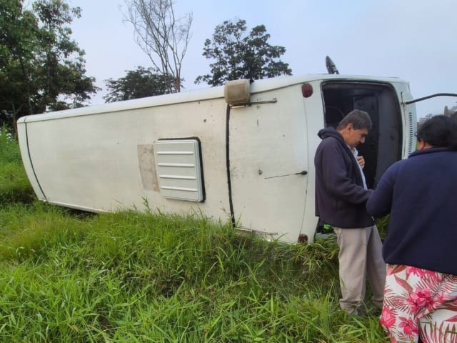 Fuerte accidente de buseta en Santander deja 14 heridos imagen de la publicación