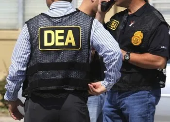 Agentes de la DEA detuvieron Red de policías y Clan del Golfo El tráfico de estupefacientes desde Colombia hacia el mundo imagen de la publicación