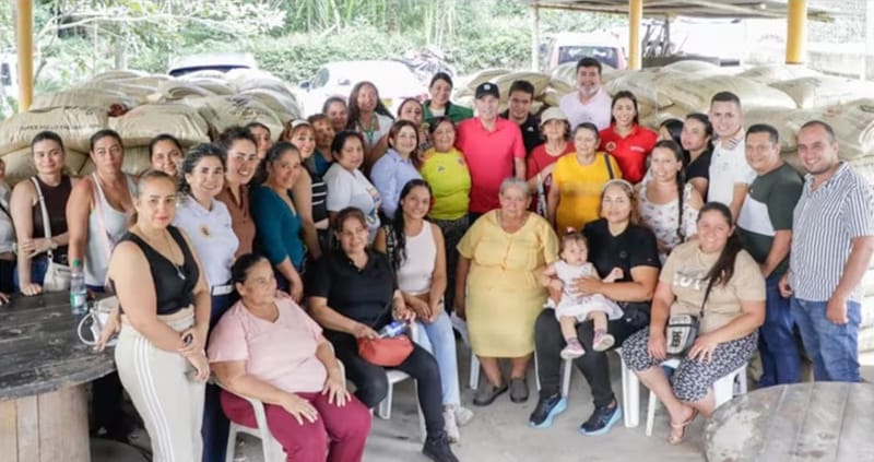 Mujeres rurales reciben ayudas para cría avícola en Piedecuesta imagen de la publicación