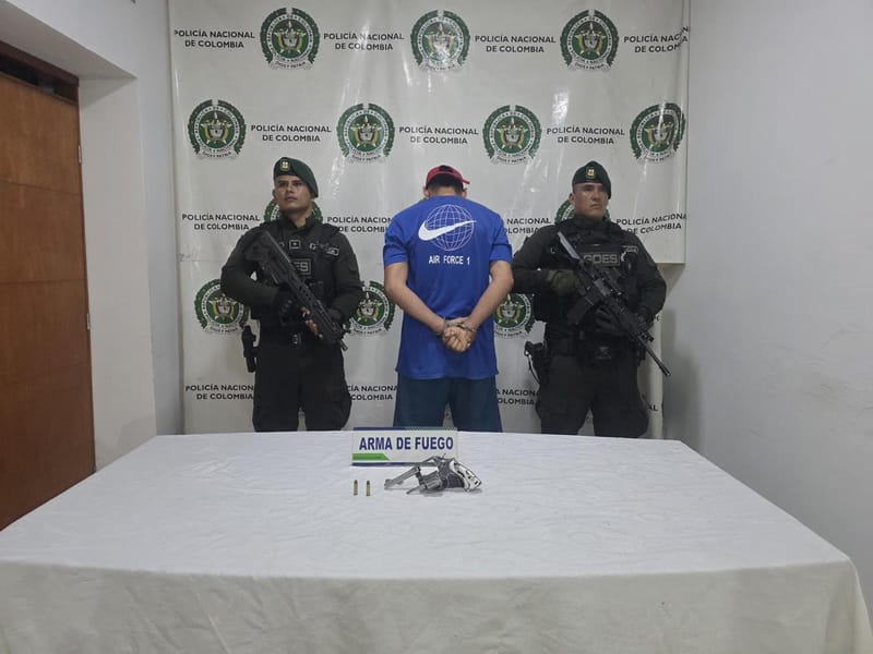 Cayó alias “El Gallo” con revólver y municiones en Bucaramanga imagen de la publicación