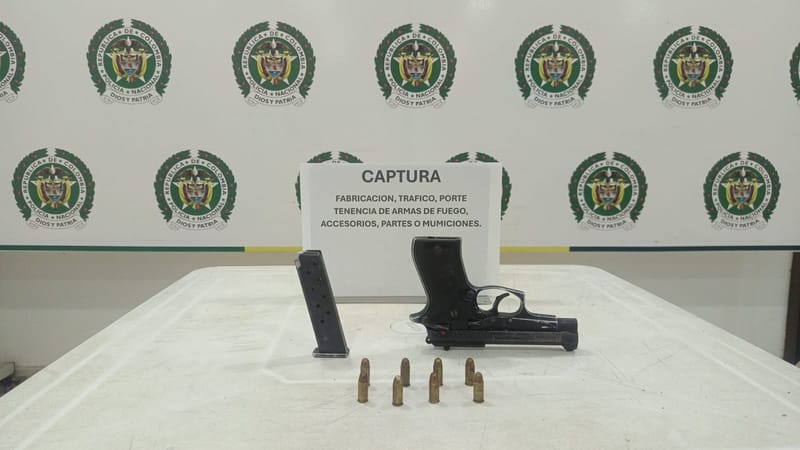 Policía frustró posible hecho violento tras captura de hombre con arma ilegal en Santander imagen de la publicación